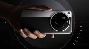 New flagship expected: The Xiaomi 17 Ultra may debut in China later this month with high-end camera tech.