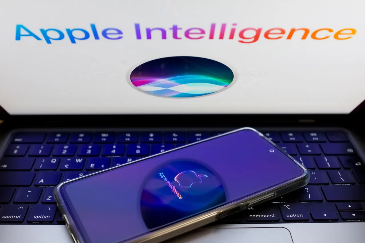 Apple plans to make Siri an AI chatbot, report says